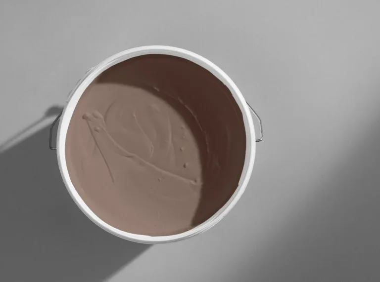 Flügger spand med Alba farve