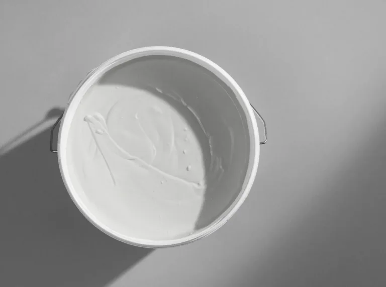 Flügger spand med Arken maling